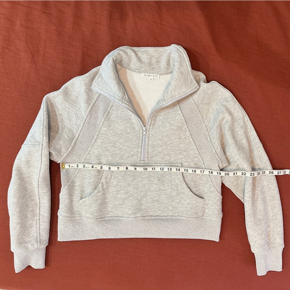 AEMI + CO Light Gray Dove Funnel Neck Half Zip Activewear Crop Sweatshirt - Picture 4 of 9